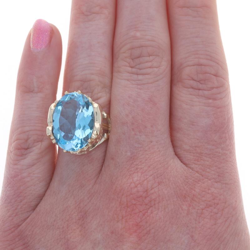 Oval Cut Yellow Gold Blue Topaz Elephant Cocktail Solitaire Ring - 10k Oval 12.40ct For Sale
