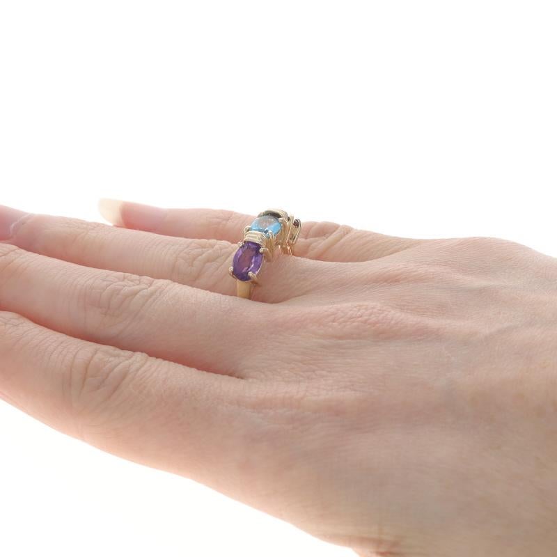 Bague trois pierres en or jaune avec topaze bleue, grenat et améthyste - 10k Oval 2.95ctw Pour femmes en vente