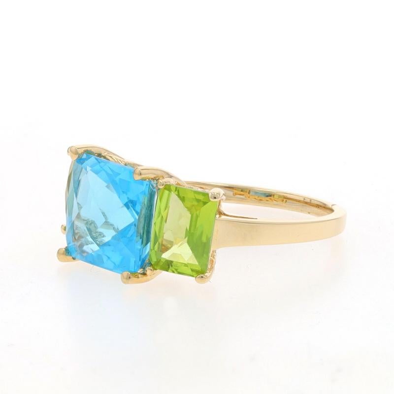 Yellow Gold Blue Topaz Peridot Ring 14k Step Ct Checkerboard 5.85ctw Three-Stone In Good Condition In Greensboro, NC