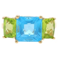 Bague à trois pierres en or jaune, topaze bleue, péridot 14 carats, damier de 5,85 carats