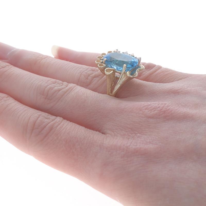 Yellow Gold Blue Topaz & Quartz Ring - 14k Oval 8.92ctw Floral In Excellent Condition For Sale In Greensboro, NC