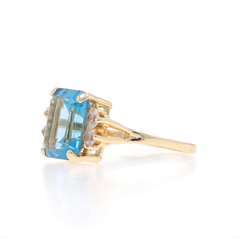 Bague en or jaune, topaze bleue et saphir blanc - taille émeraude 14 carats 7,81 carats Excellent état - En vente à Greensboro, NC