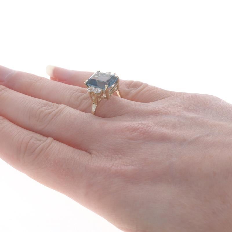 Bague en or jaune, topaze bleue et saphir blanc - taille émeraude 14 carats 7,81 carats Pour femmes en vente