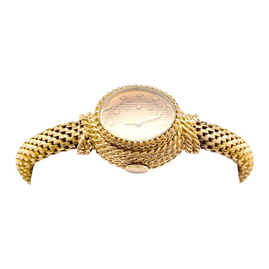 A 18Kt yellow gold Boucheron jewelry watch. Gold colour dial, appliqued round hours markers. 
Gross weight : 39.7 grams
Manual winding movement.
Signed and numbered. Maker's and Assay marks
Original Boucheron box