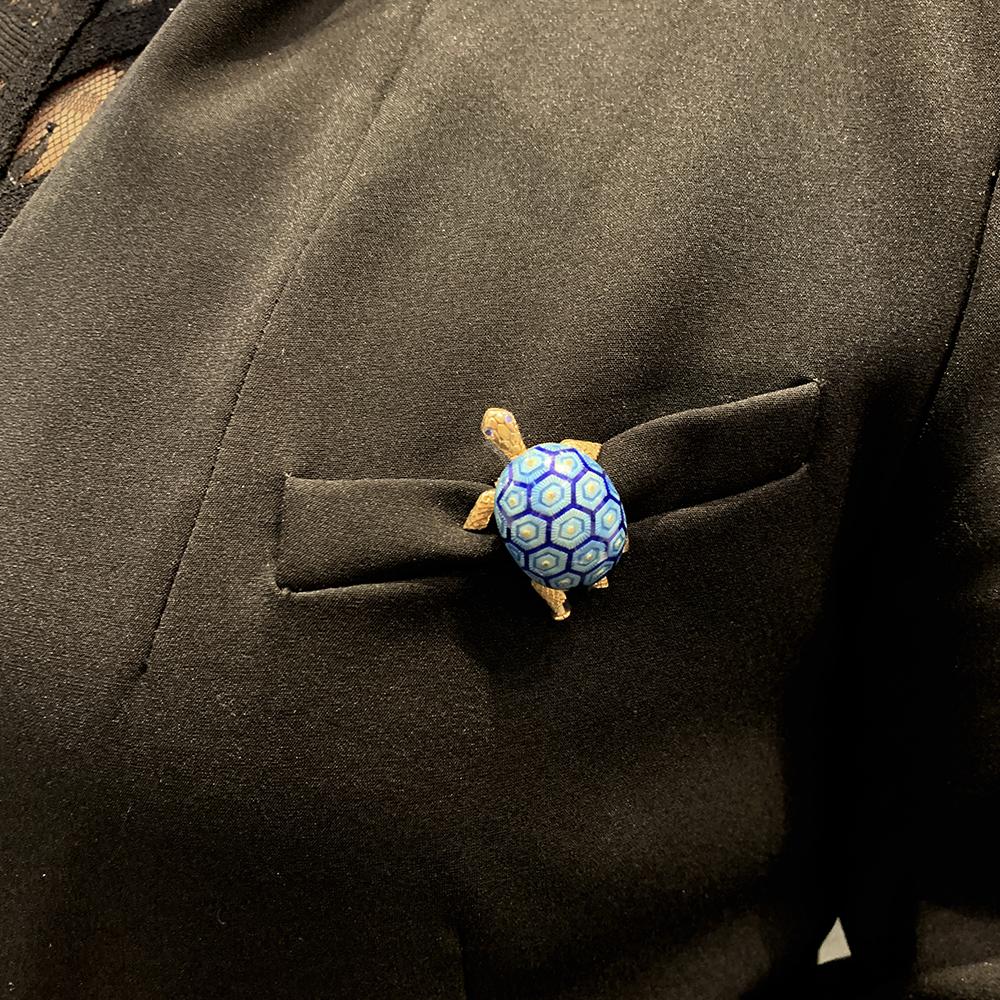 Yellow Gold Boucheron Turtle Brooch, Enamel and Sapphires 1