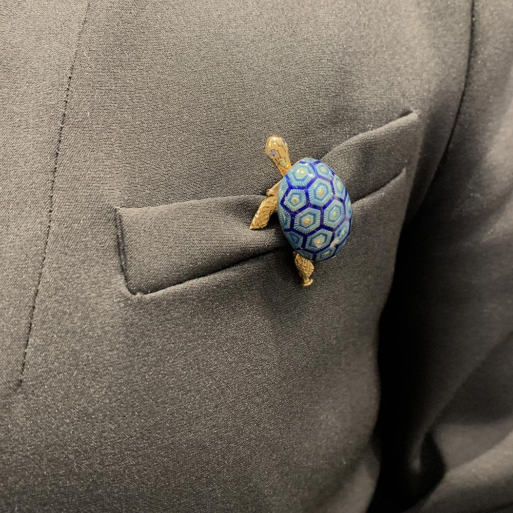 Yellow Gold Boucheron Turtle Brooch, Enamel and Sapphires 2
