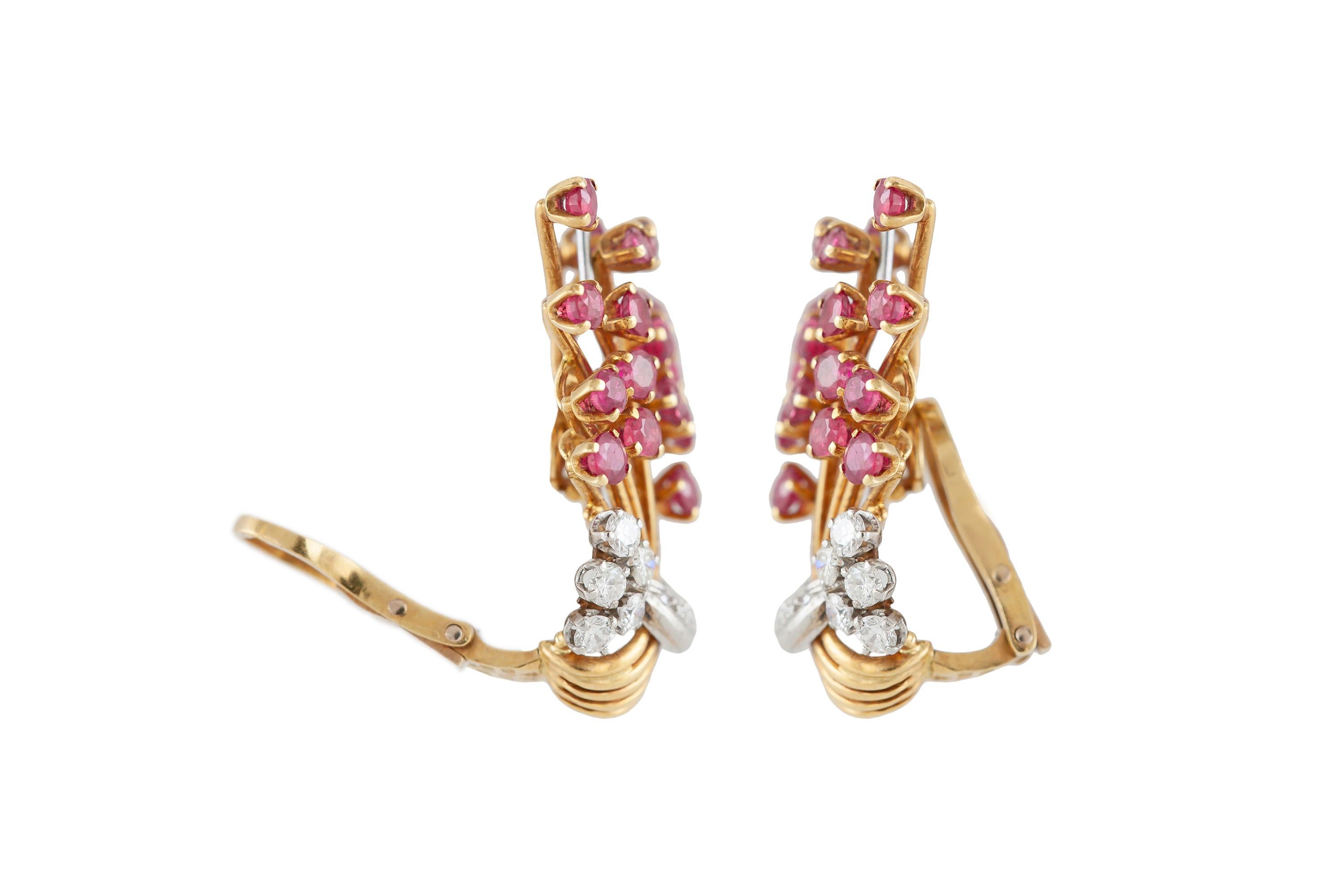 The earrings are finely crafted in 18k yellow gold with round rubies of 1.75 carat, and round and square diamonds weighing 1.25 carat. 
Circa 1930.

