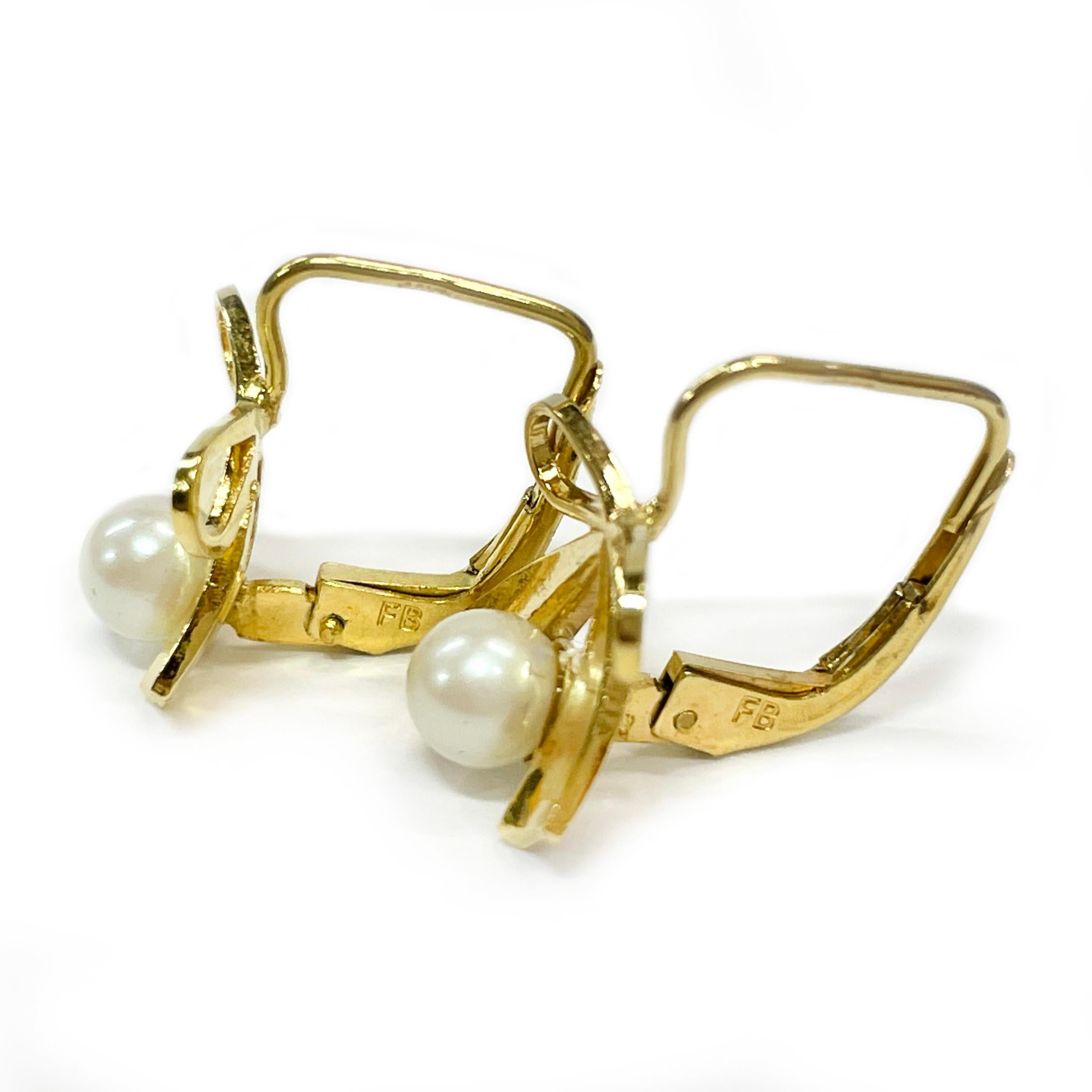 Pendientes de perlas con lazo de oro amarillo Retro en venta