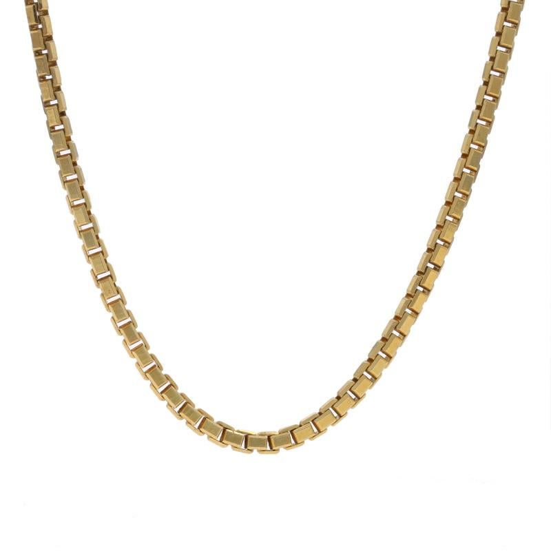 Contenido de metal: Oro amarillo de 14 quilates

Estilo de cadena: Caja
Estilo de collar: Cadena
Tipo de cierre: Cierre de anilla

Medidas

Longitud: 23 3/4