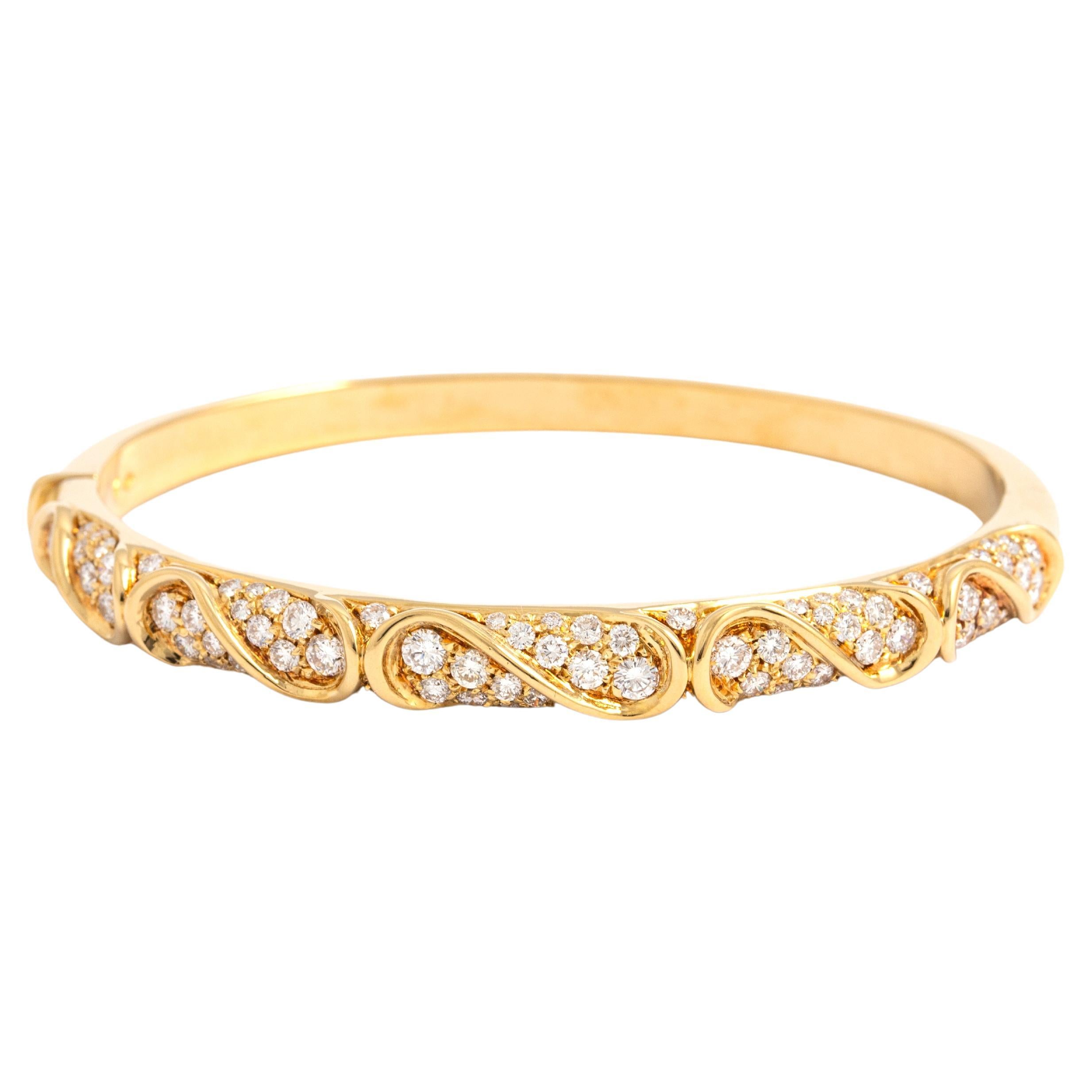 Yellow Gold Bracelet Set with Diamonds For Sale