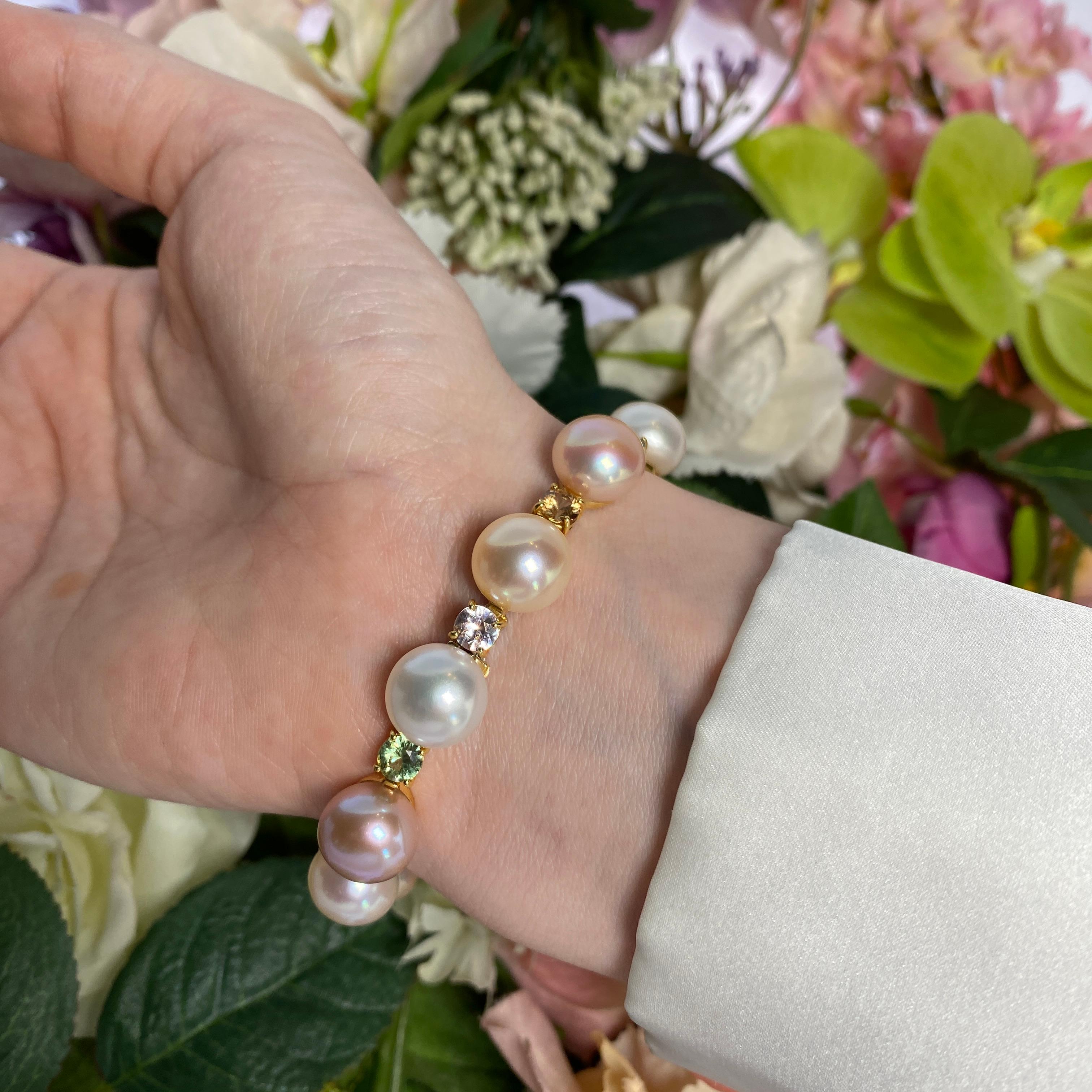 Bracelet en or jaune avec perles et saphirs multicolores - 3,20 ct en vente 5