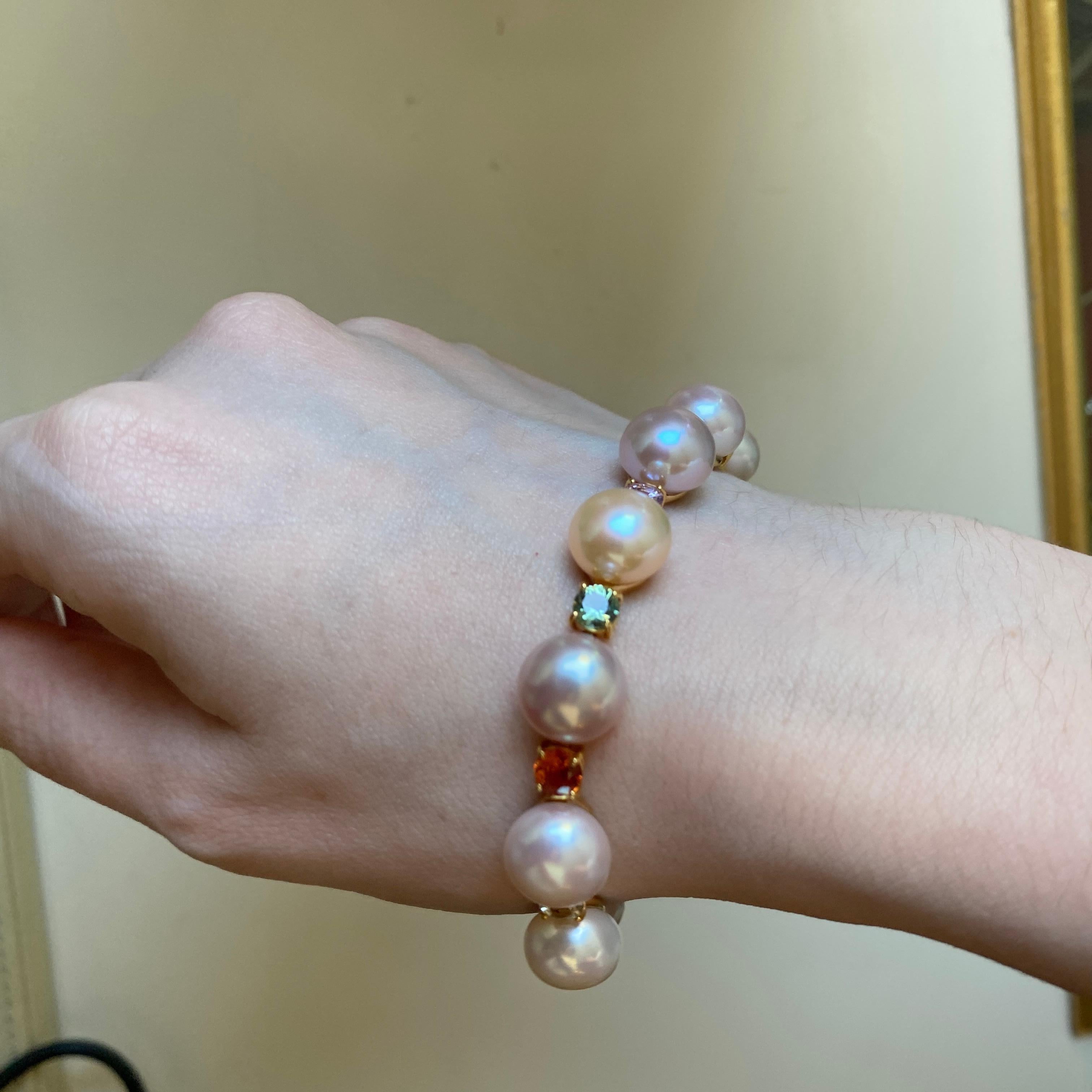 Bracelet en or jaune avec perles et saphirs multicolores - 3,20 ct en vente 2