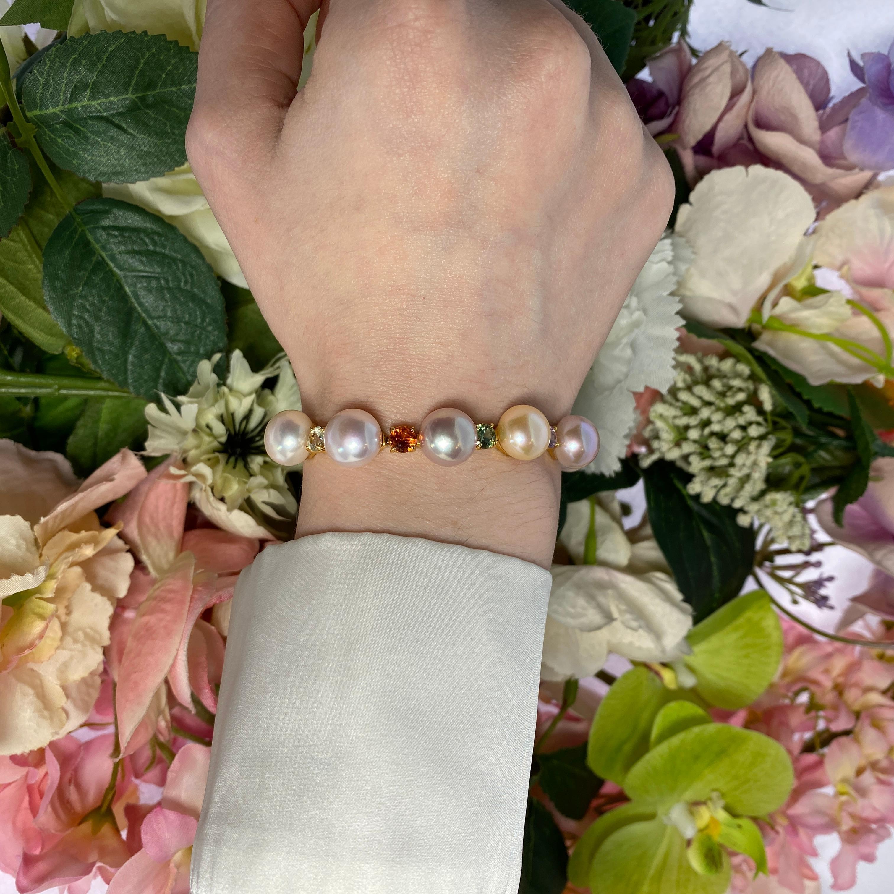 Bracelet en or jaune avec perles et saphirs multicolores - 3,20 ct en vente 3
