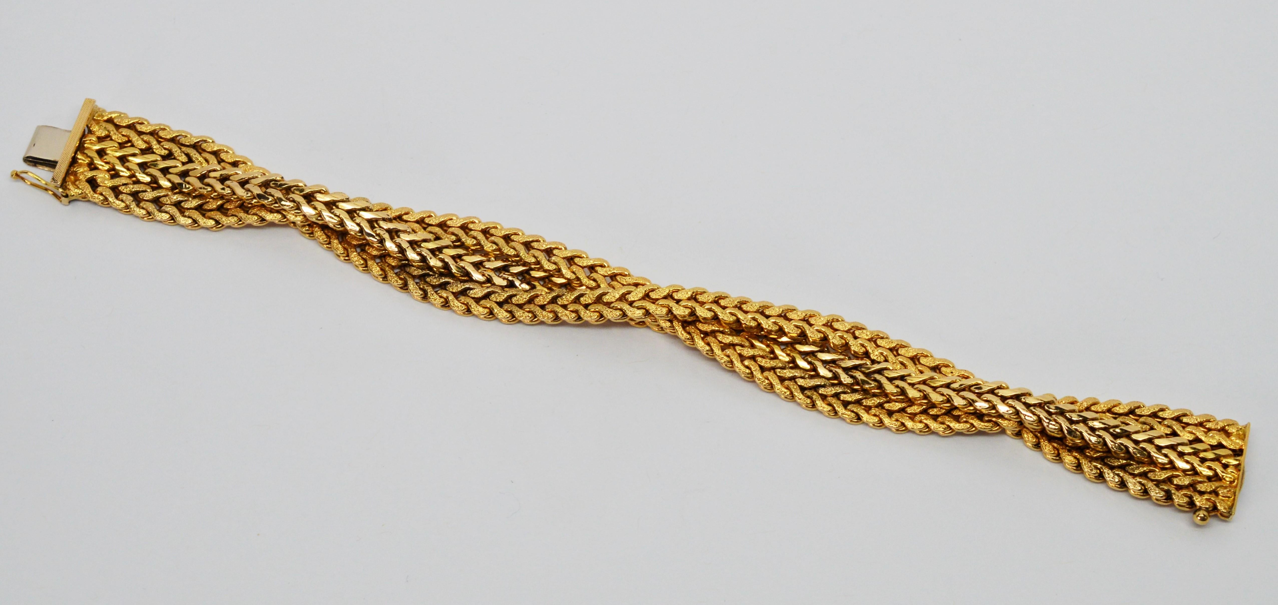 Bracelet à chaîne italien en or jaune 18 carats tressé à chevrons avec chevrons Pour femmes en vente