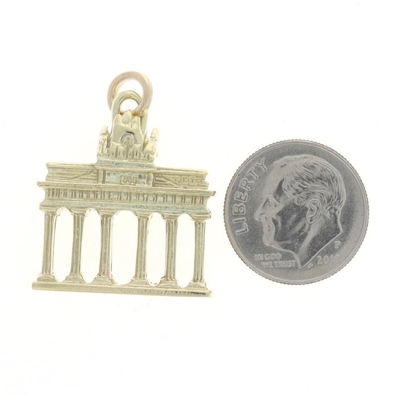 Gelbgold Brandenburg Tor Charme - 14k Berlin, Deutschland Neoklassizistisches Monument im Zustand „Hervorragend“ im Angebot in Greensboro, NC