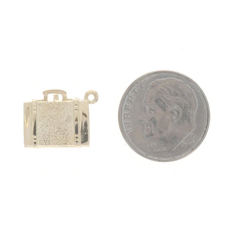 Charm per valigetta in oro giallo - 14k Business Professional Textured in vendita 1