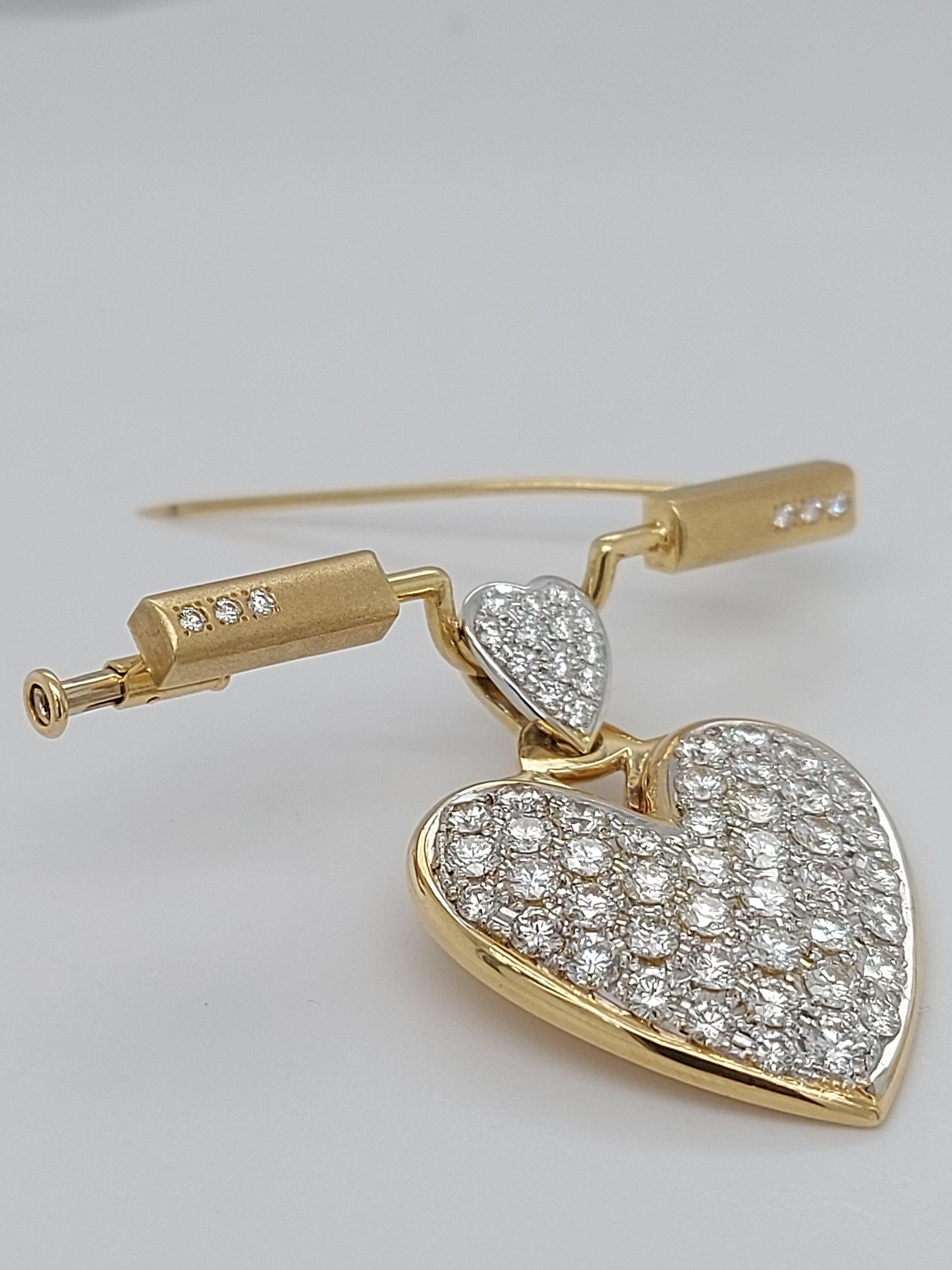 Yellow Gold Brooch with Diamond Heart Pavé Set Diamonds Dangling Down For Sale 5
