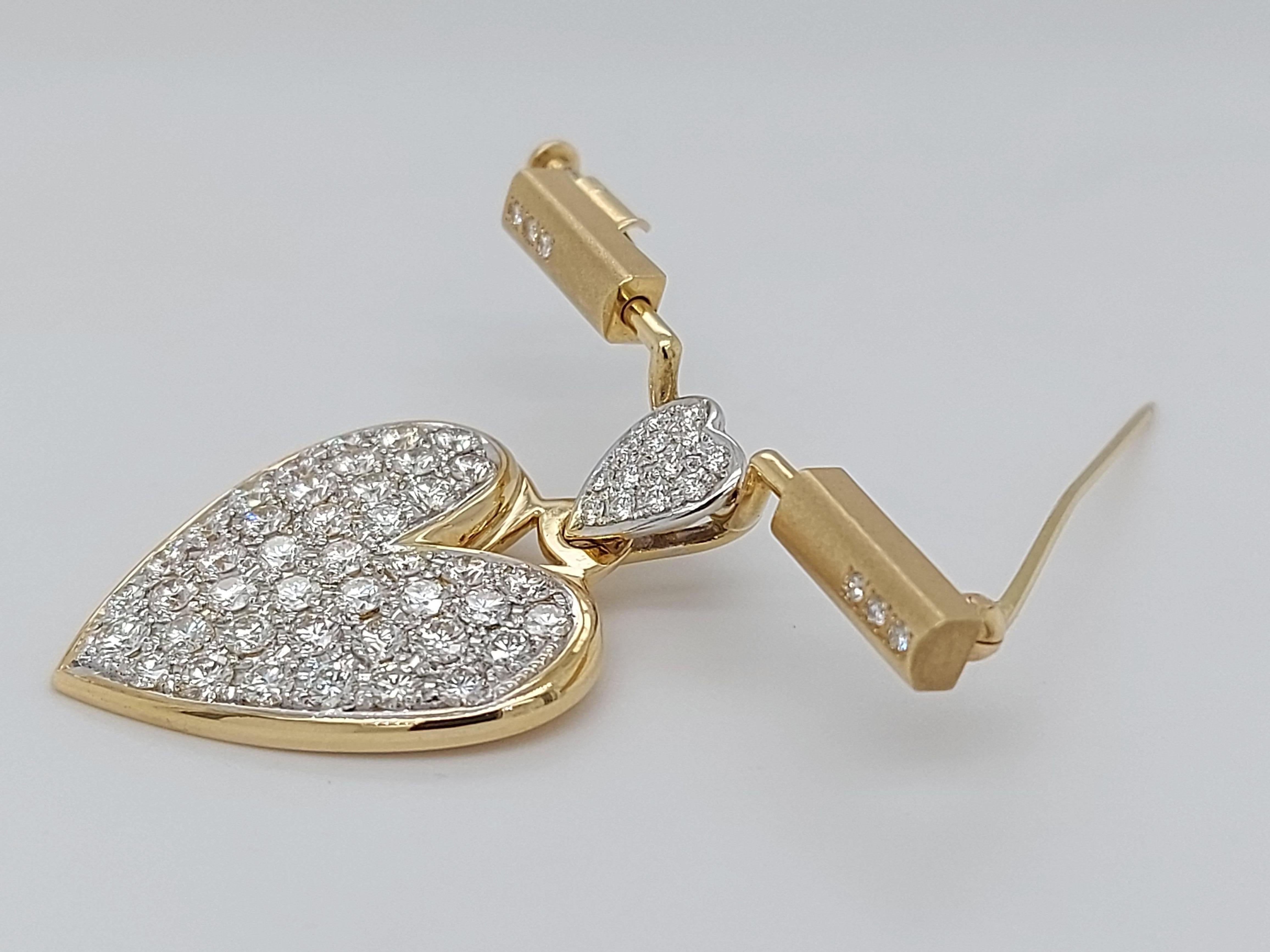 Yellow Gold Brooch with Diamond Heart Pavé Set Diamonds Dangling Down For Sale 6