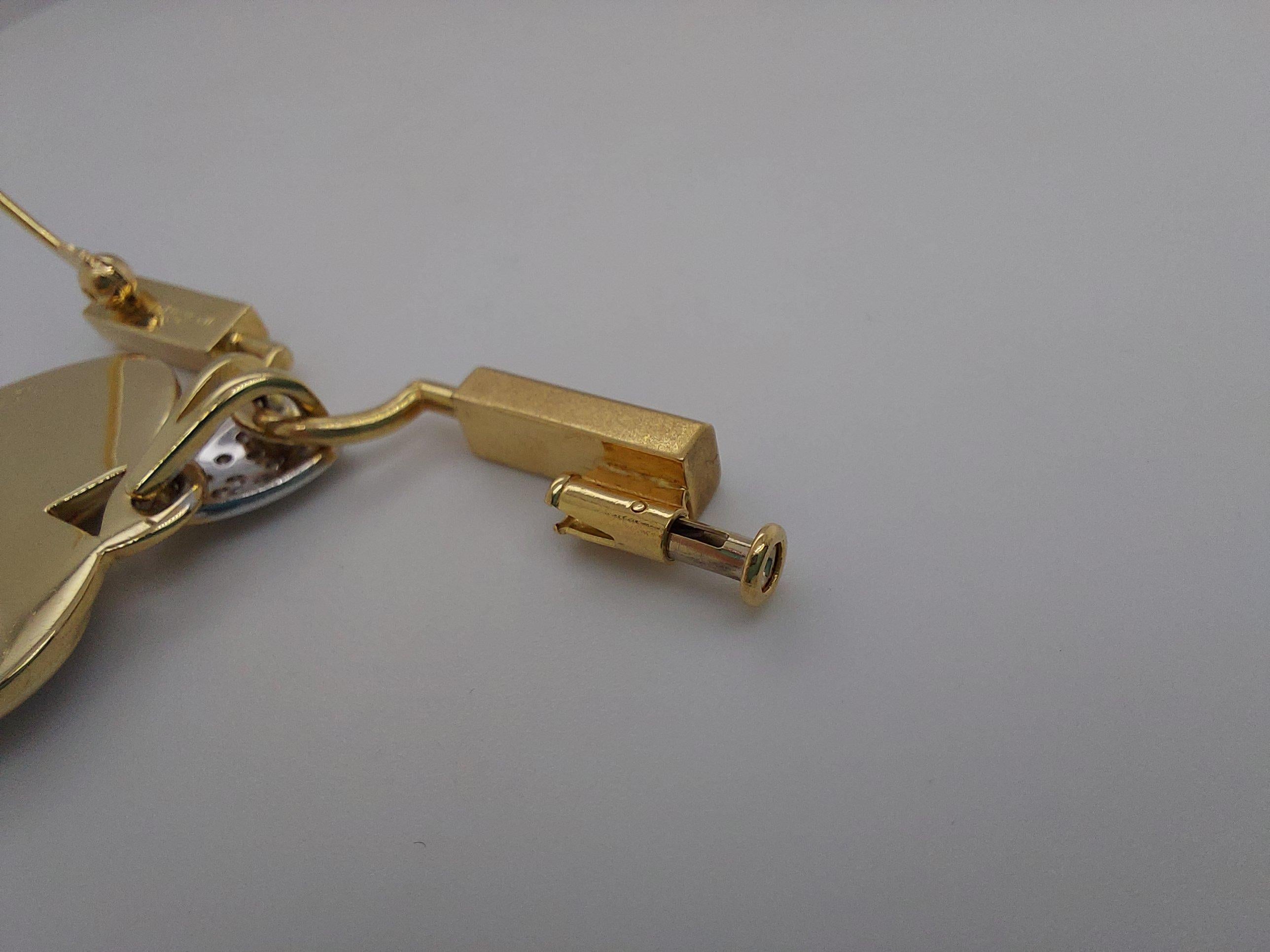 Broche en or jaune avec cœur pavé de diamants pendants Downs en vente 12