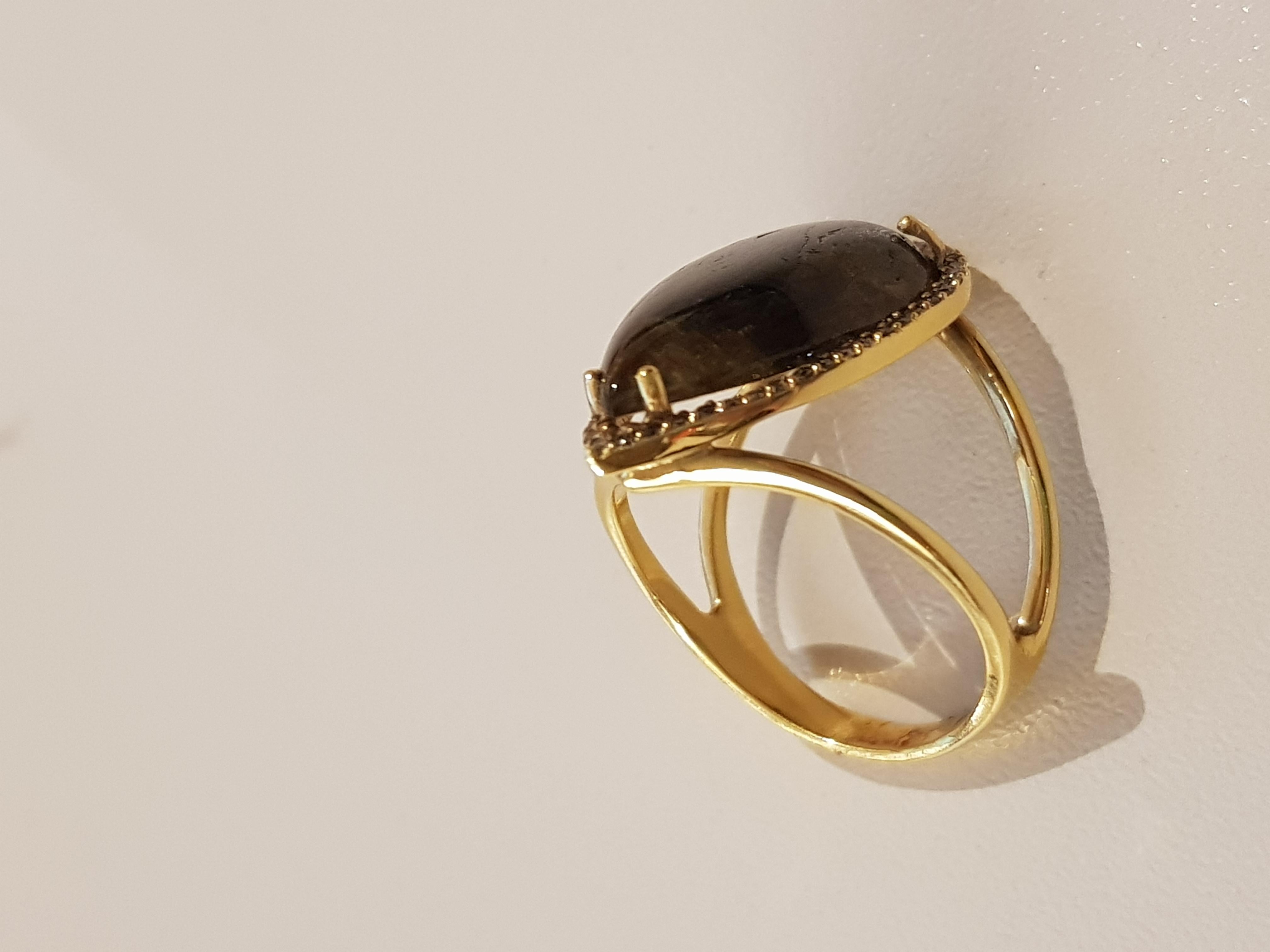 Round Cut Yellow Gold Brown Diamond Pear Shaped Golden Brown Chocolate Sapphire Ring For Sale