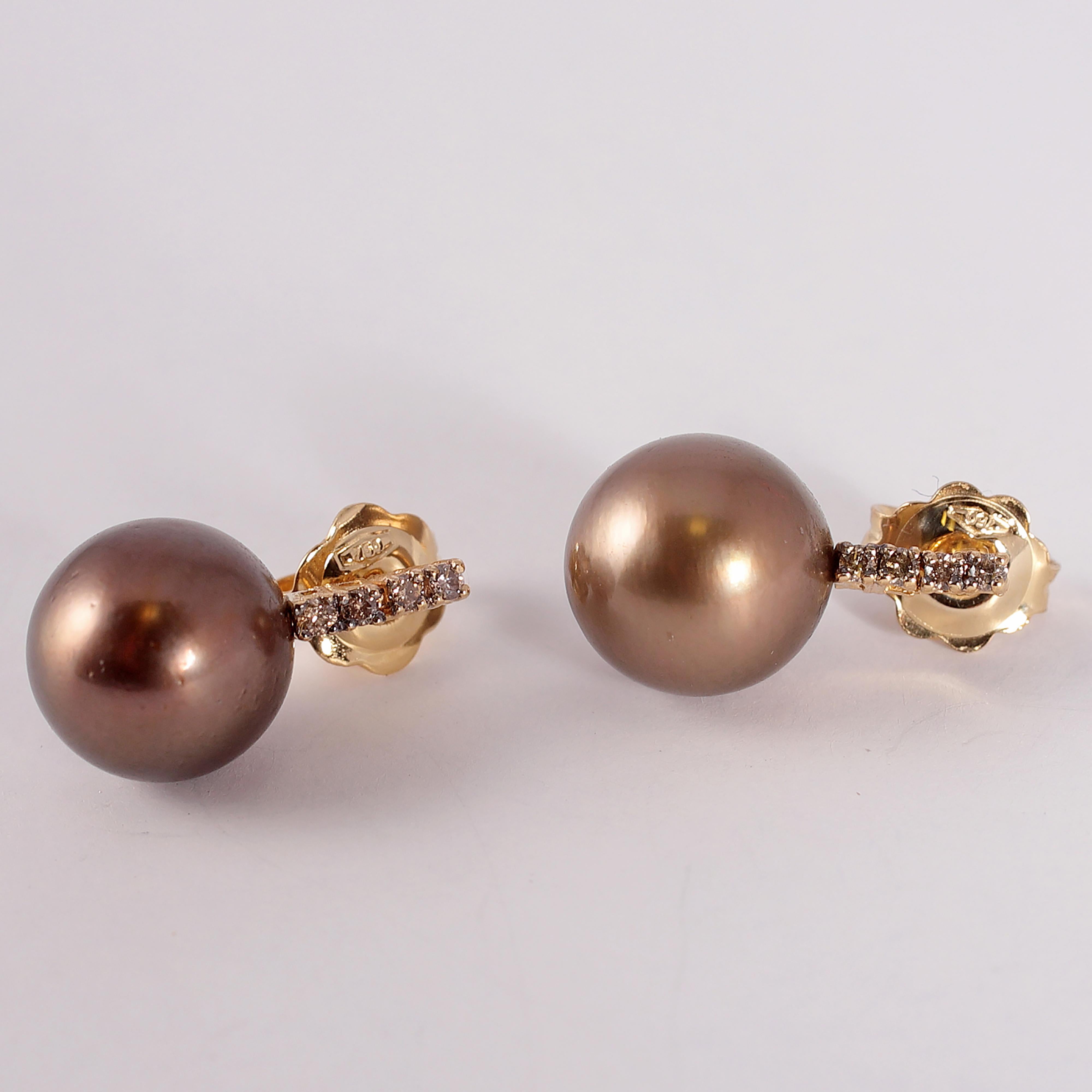 Yellow Gold Brown Tahitian Pearl and Brown Diamond Earrings In Good Condition For Sale In Dallas, TX