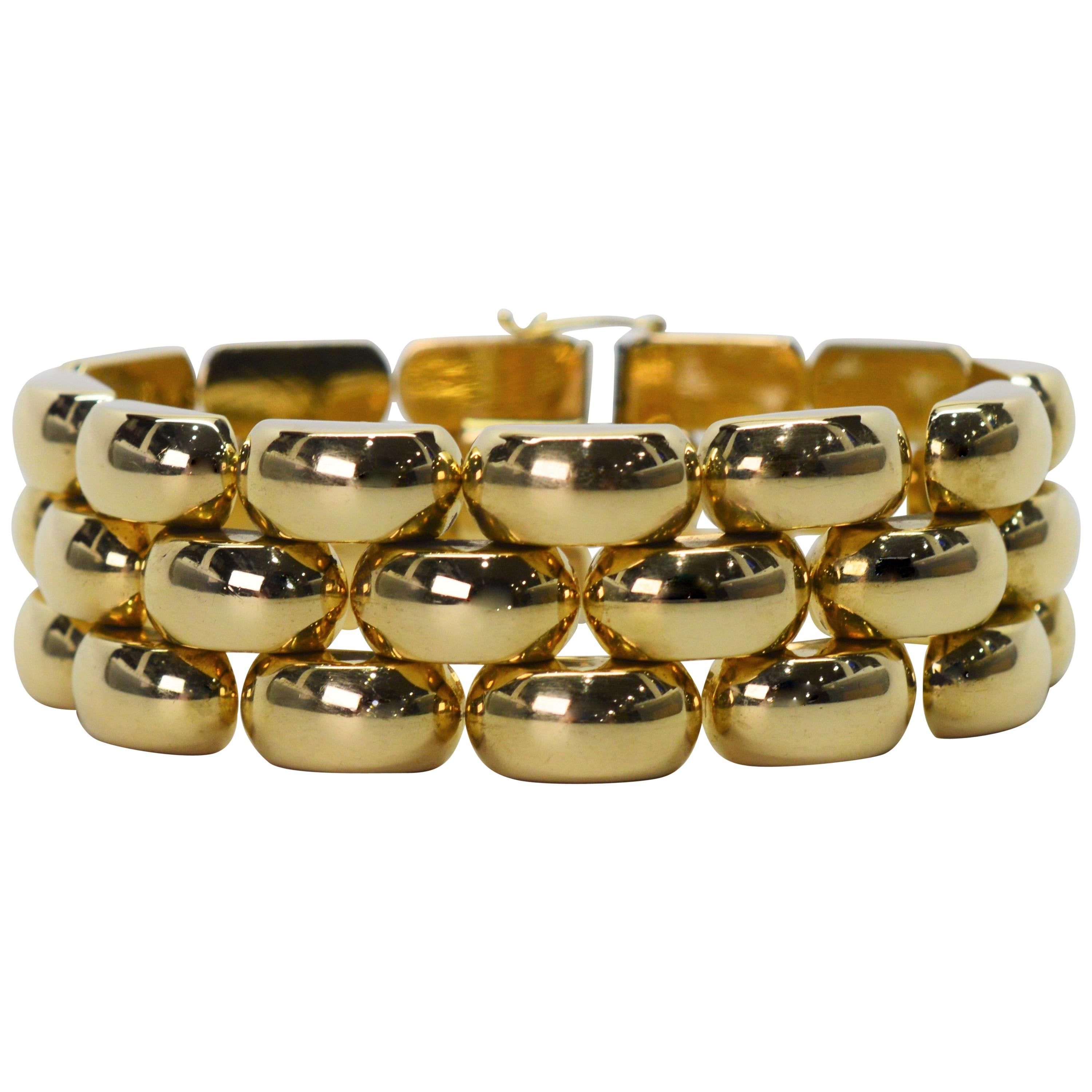 Ce bracelet en or jaune 14 carats a beaucoup de panache grâce à ses maillons à bulles qui lui confèrent un attrait rétro unique. Les maillons oblongs en or aux contours brillamment polis sont articulés individuellement selon un motif intéressant qui
