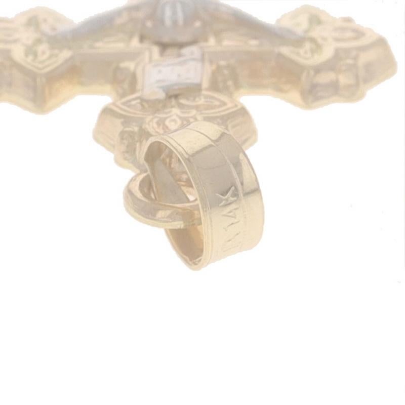 Ciondolo con crocifisso in oro giallo - Croce di fede 14k in vendita 1
