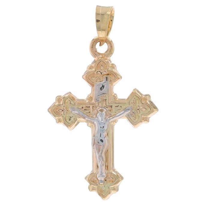 Ciondolo con crocifisso in oro giallo - Croce di fede 14k in vendita
