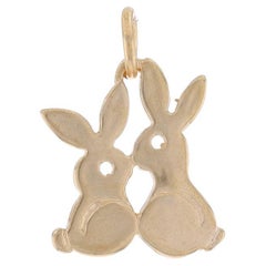 Bunny-Kaninchen-Duo-Charm aus Gelbgold - 14k Frühlings-Oster-Holz-Anhänger