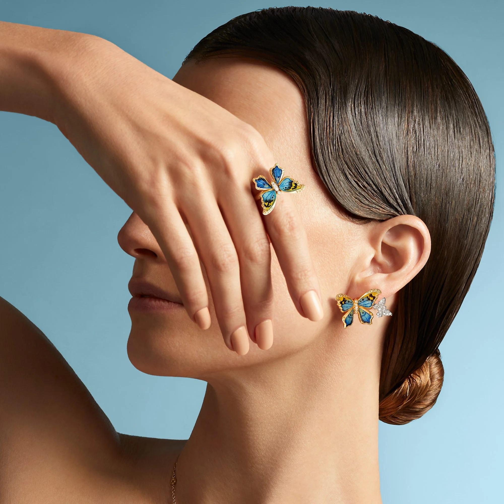 Yellow Gold Butterfly Earrings with White Diamonds, Sapphires and Micromosaic Moderno en venta