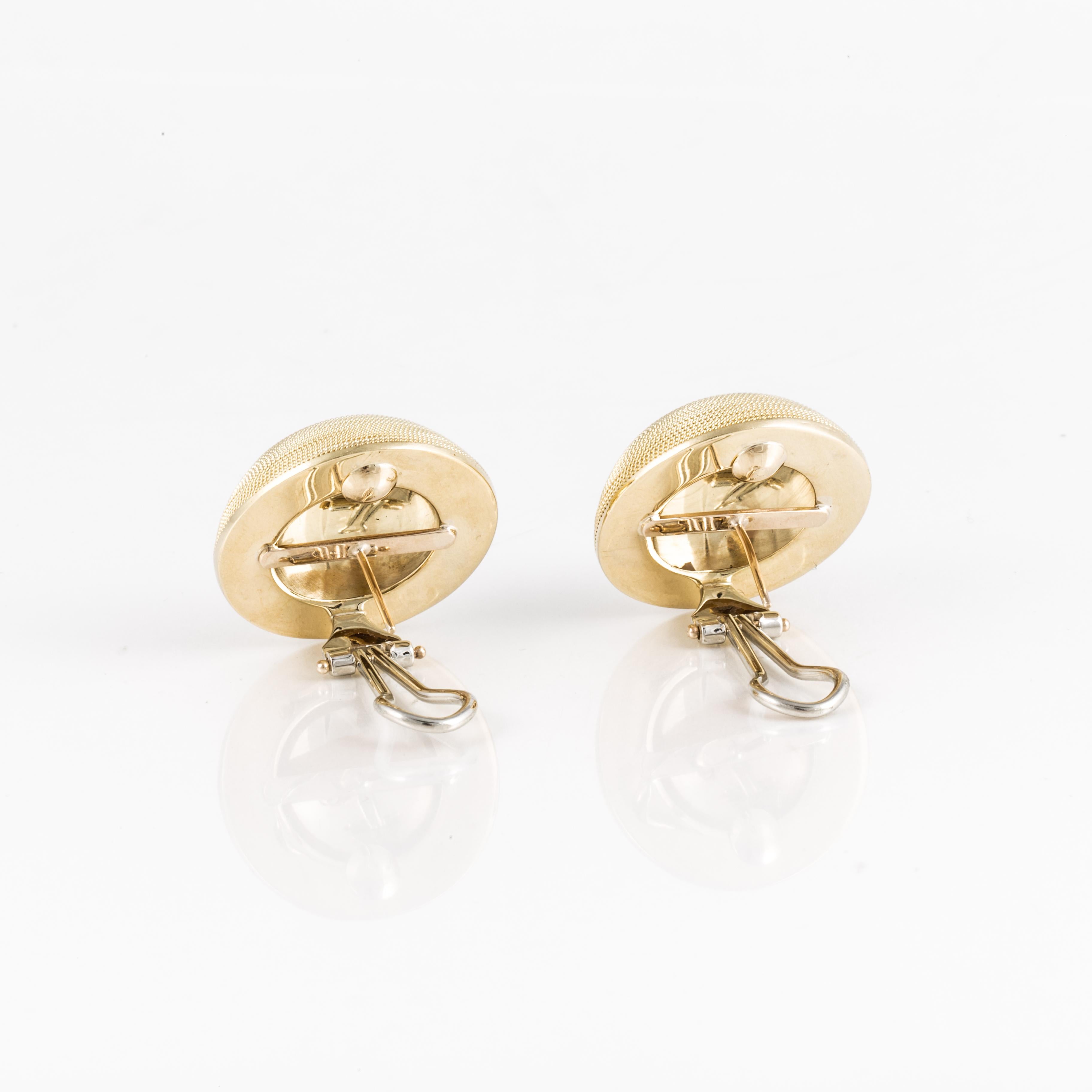 18K Yellow Gold Button Earrings with Textured Finish In Good Condition In Houston, TX