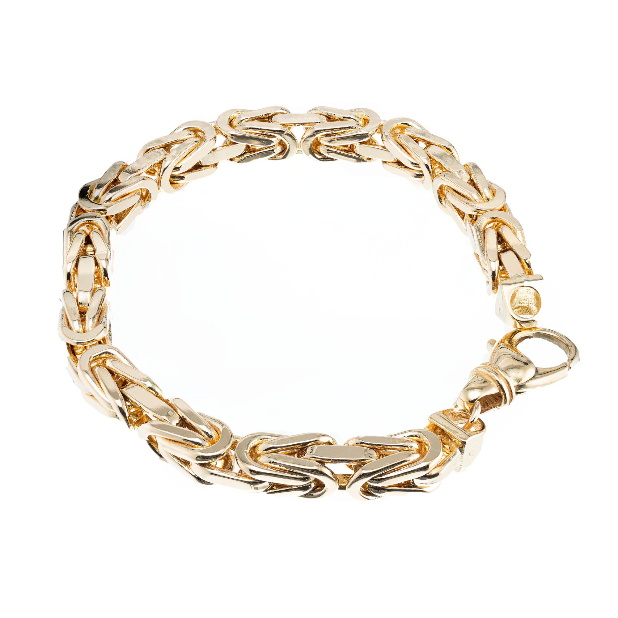 Extra heavy 7mm three dimensional Byzantine super link 8.5 Inch Bracelet. Well-polished 14k yellow gold 

14k yellow gold 
Stamped: 14k
70.2 grams
Bracelet: 8.5 Inches
Width: 7mm
Thickness/depth: 7mm

