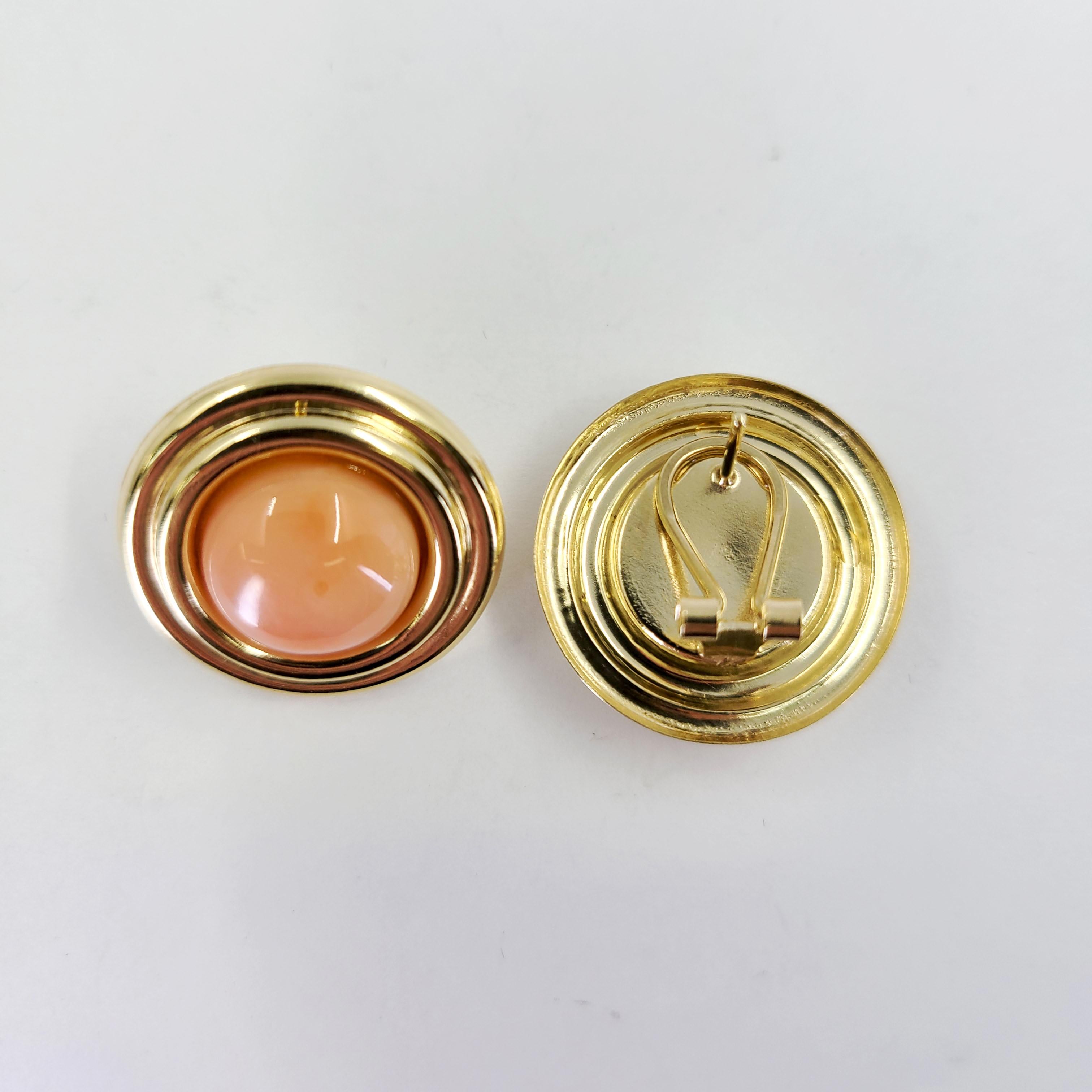 Yellow Gold Cabochon Coral Stud Earrings In Good Condition In Coral Gables, FL