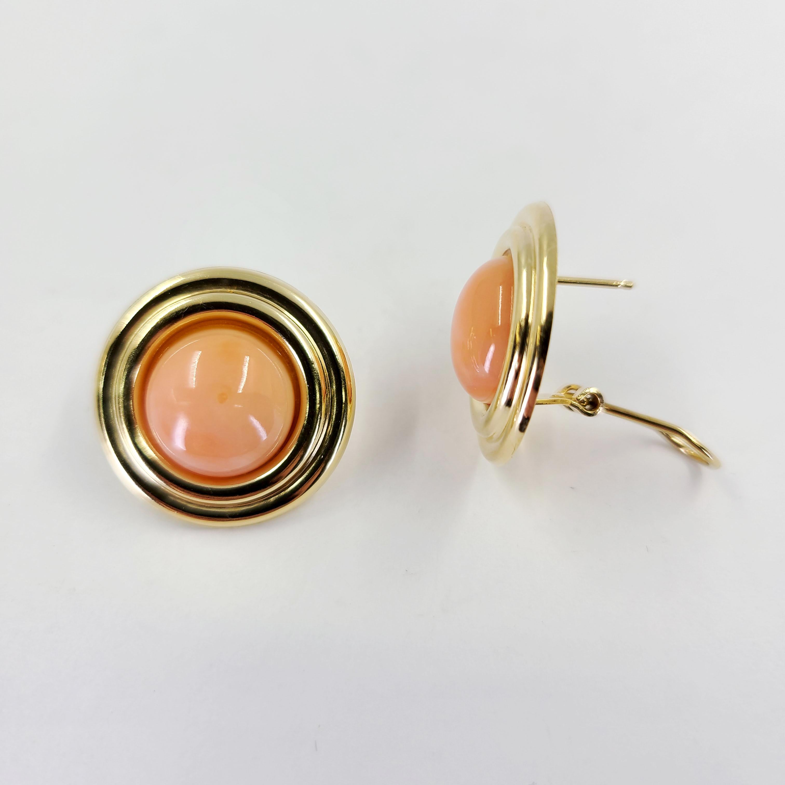 Women's Yellow Gold Cabochon Coral Stud Earrings