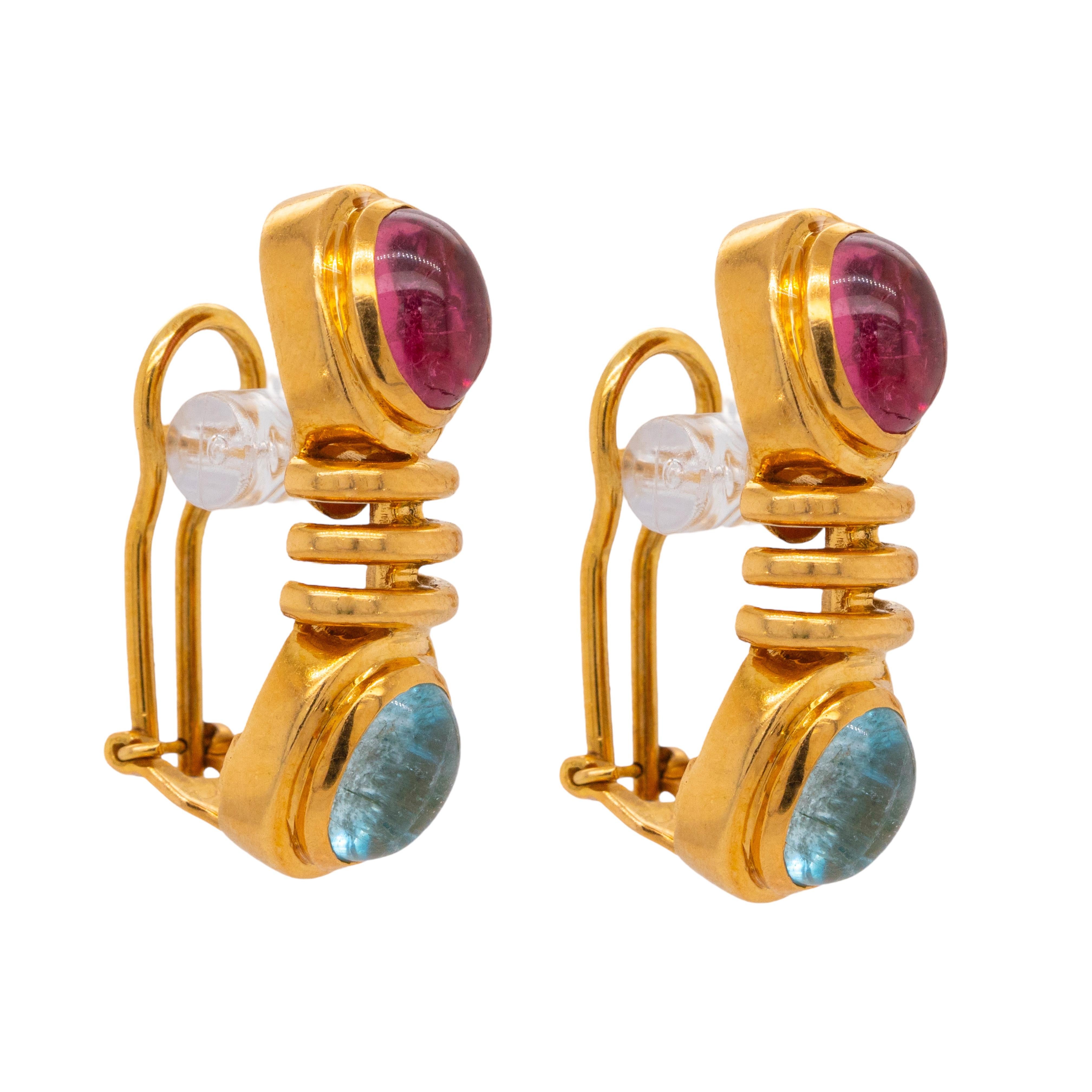 Taille ronde Boucles d'oreilles en or jaune avec pierres cabochon en vente