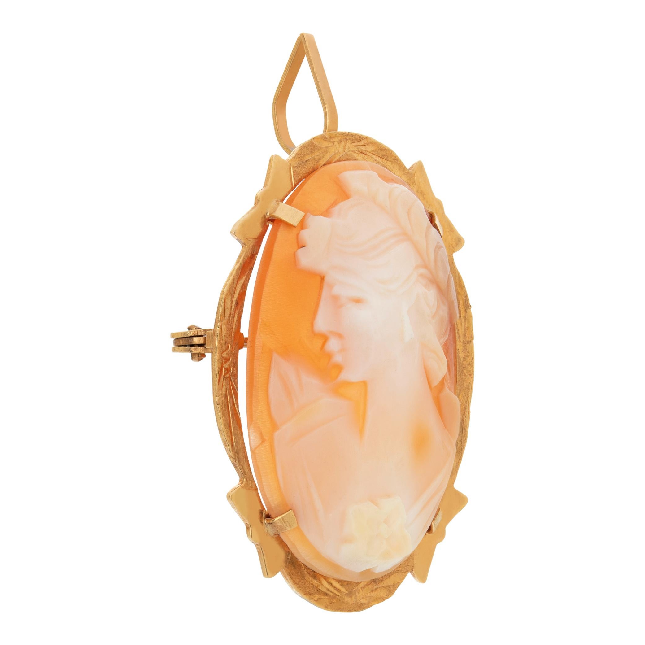 Yellow gold Cameo pin/pendnat, circa 1950's. In Excellent Condition For Sale In Surfside, FL