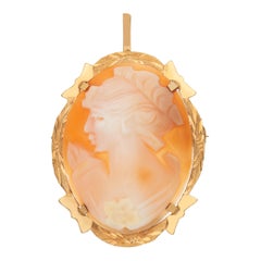 Vintage Yellow gold Cameo pin/pendnat, circa 1950's.