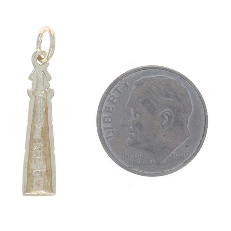 Donna Charm in oro giallo Cape Lookout 14k Lighthouse in vendita