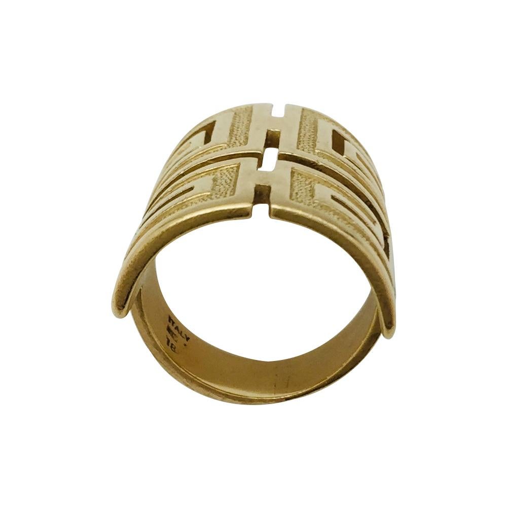 A collectable yellow gold Cartier ring, enhanced with a meander engraved motif.
Typical 1970's pattern.
Cartier designers didn't really developed the very stylish 1970's design. This is a typical exemple.
Ring size 5