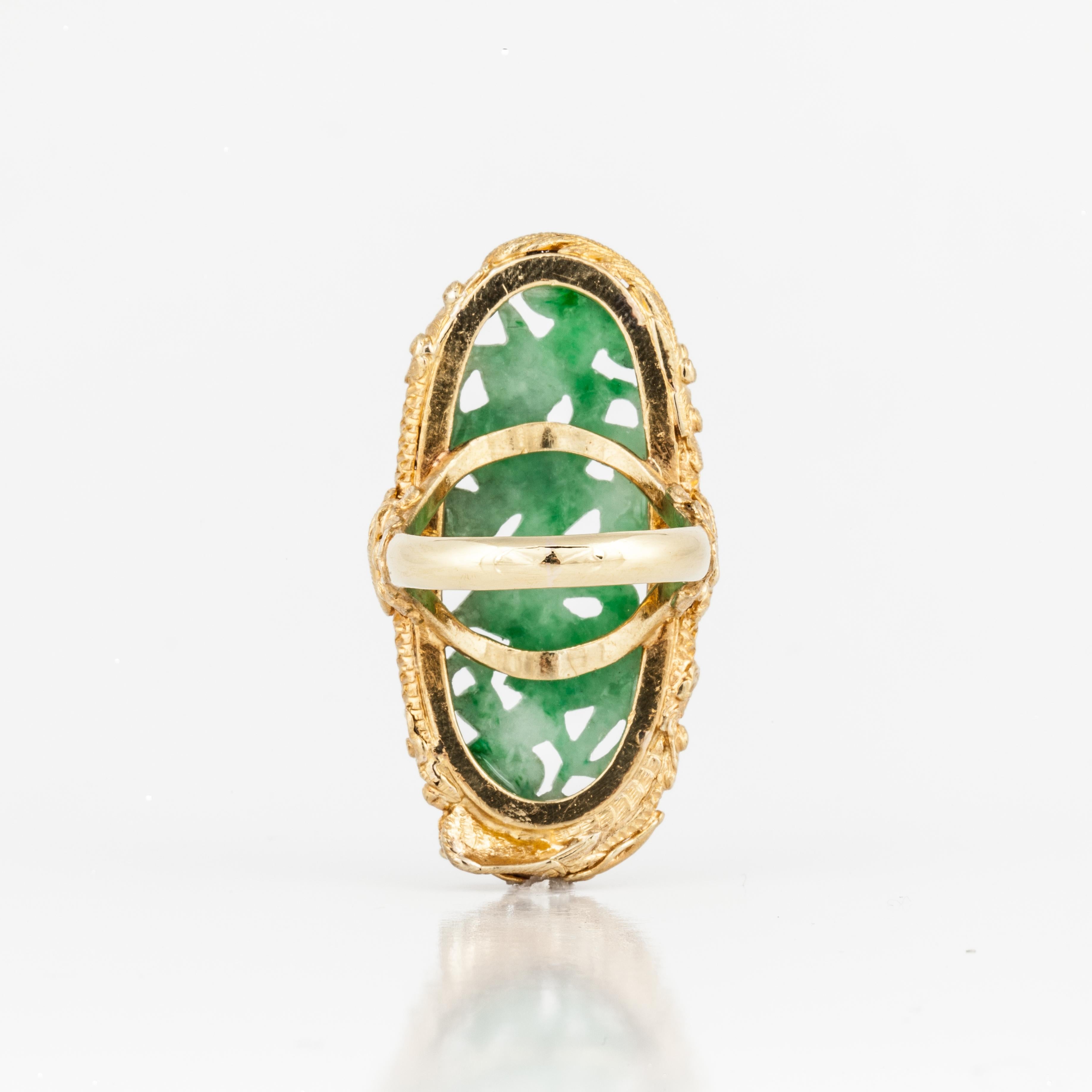 Carved Jadeite Ring in 22K Gold In Good Condition In Houston, TX