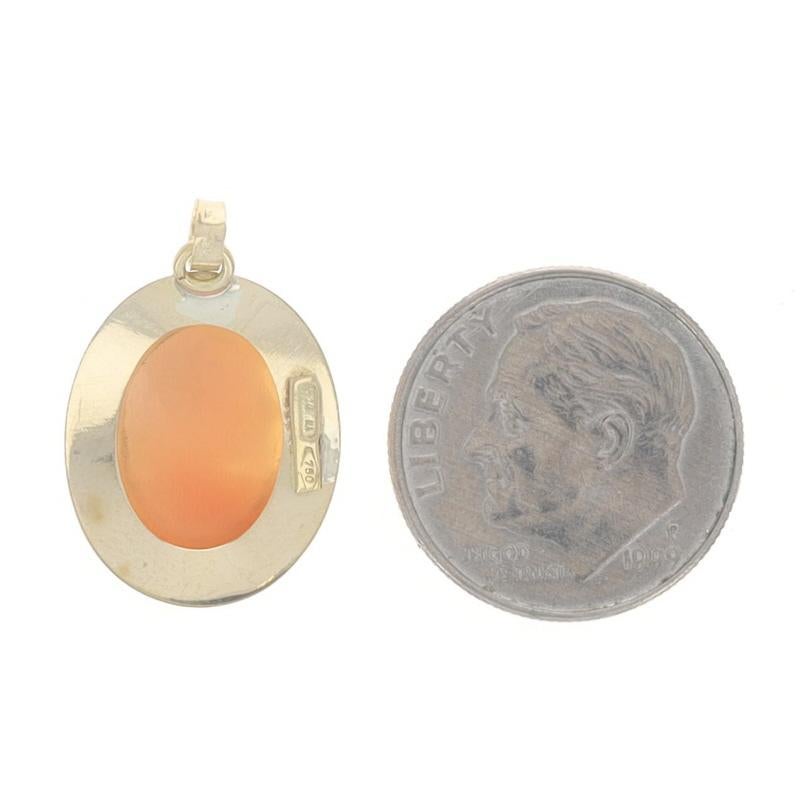 Yellow Gold Carved Shell Cameo Silhouette Pendant - 18k For Sale 1