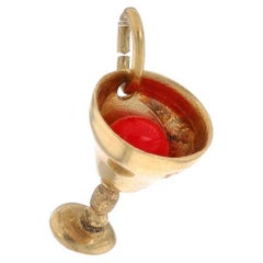 Breloque de cocktail de célébration en or jaune et perles rouges 14 carats pour boisson festif