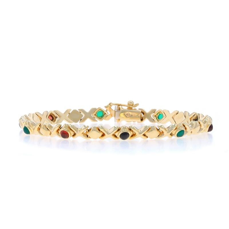 Contenu du métal : Or jaune 14k

Informations sur les pierres
Calcédoine naturelle
Coupe : Cabochon rond
Couleur : Vert

Onyx naturel
Coupe : Cabochon rond
Couleur : Noir

Grenats naturels
Coupe : Cabochon rond
Couleur : rouge rosé

Saphir