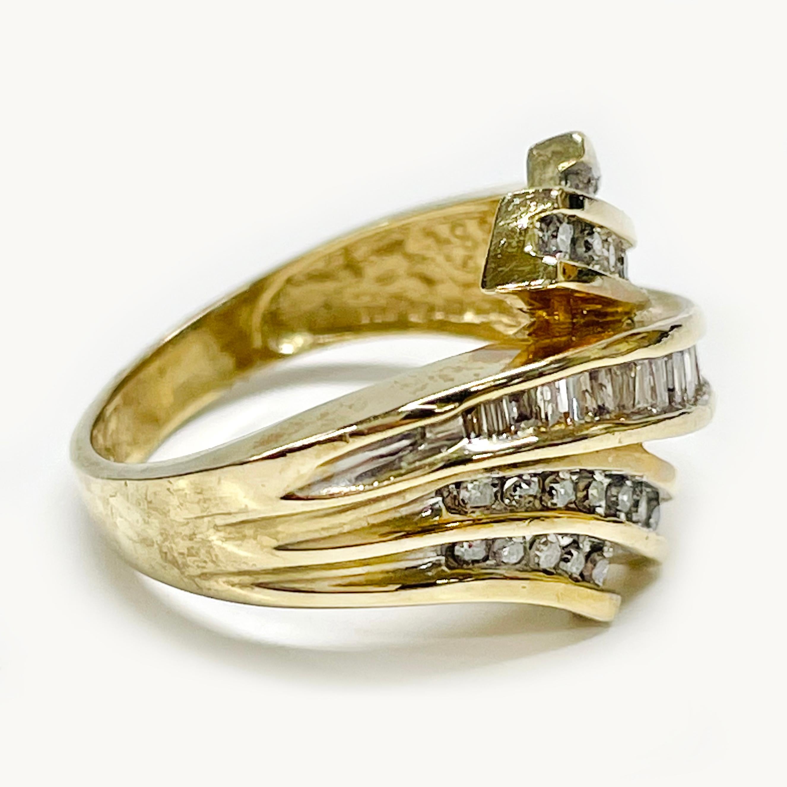Gelbgold-Diamantring mit Kanalfassung (Baguetteschliff)