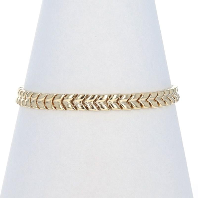 Contenu du métal : Or jaune 14k

Style : Lien
Type de fermeture : Fermoir à onglet avec fermoir de sécurité d'un côté
Thème : Chevron

Mesures

Longueur : 8