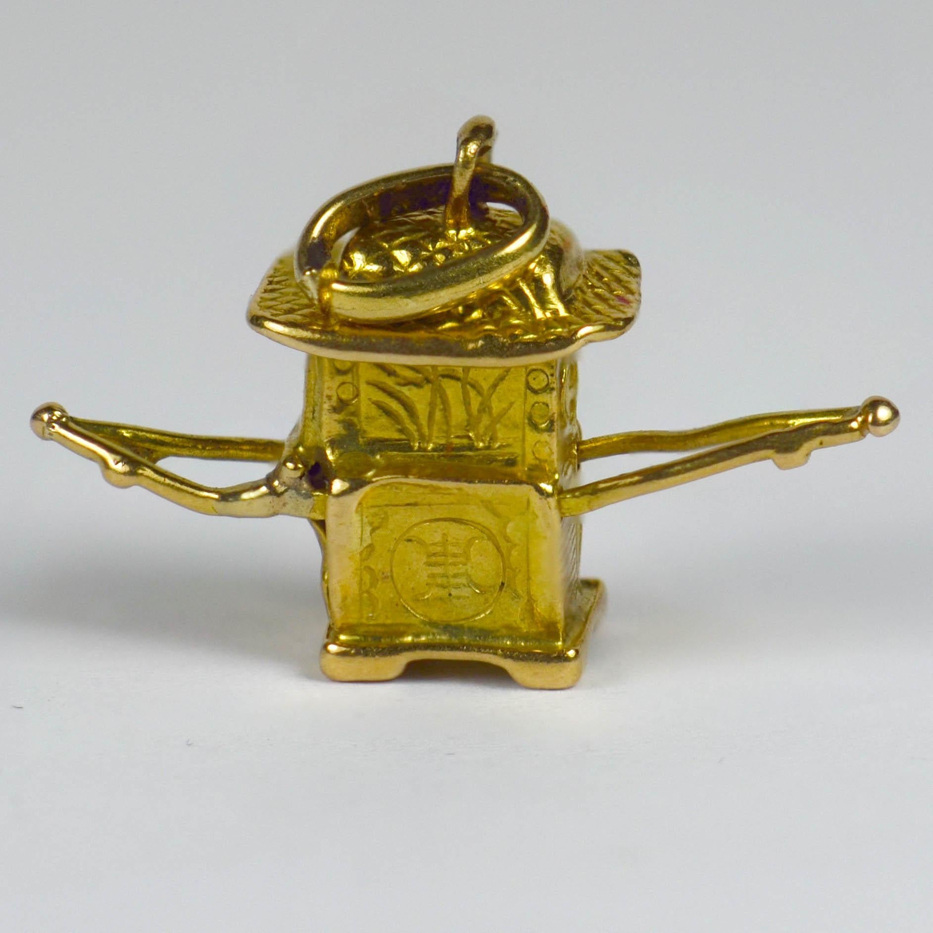 Yellow Gold Chinese Sedan Chair Charm Pendant In Good Condition In London, GB