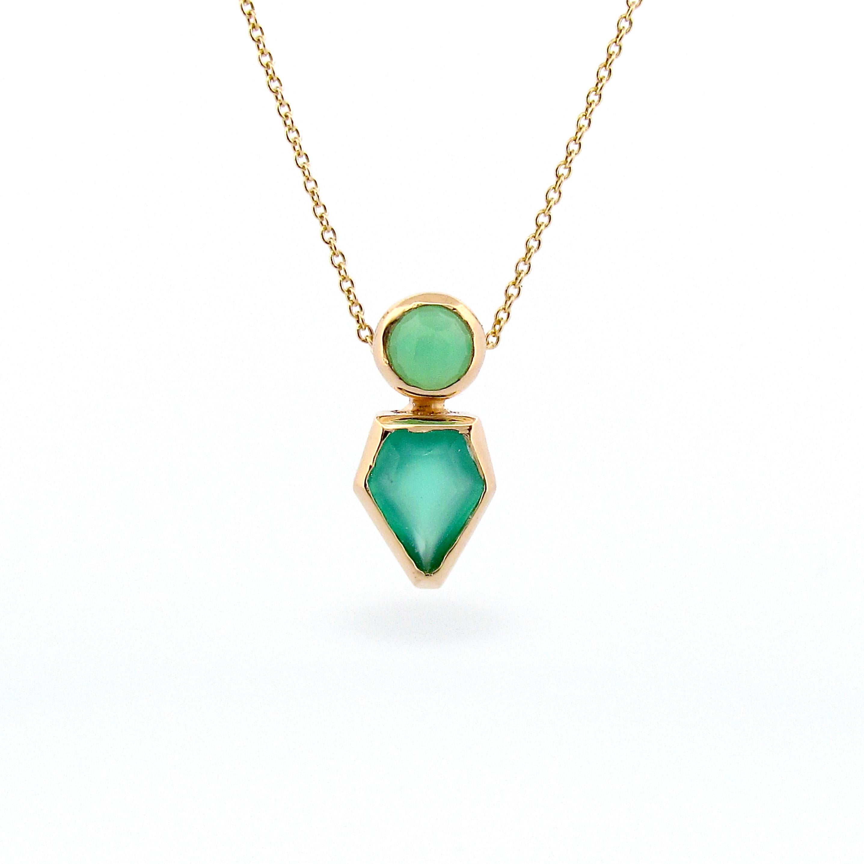 Halskette aus Gelbgold mit Chrysopras und grünem Onyx in Balance-Lünette (Ovalschliff) im Angebot
