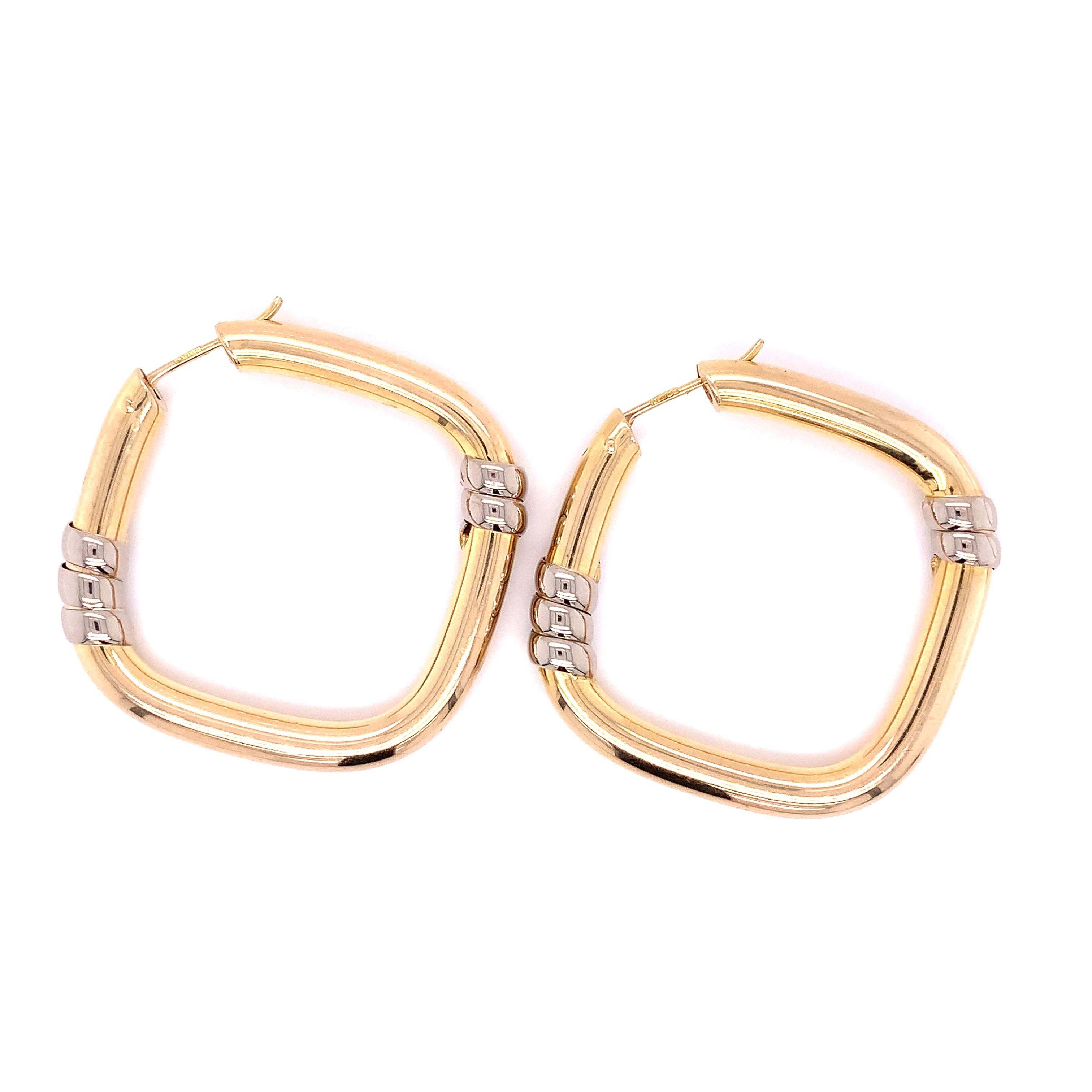 Yellow gold chunky hoops huggie large earrings In New Condition For Sale In London, GB