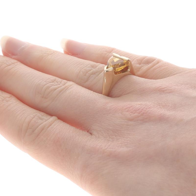 Yellow Gold Citrine Cocktail Solitaire Ring 14k Trillion 1.50ct Geometric Size 6 In Excellent Condition In Greensboro, NC