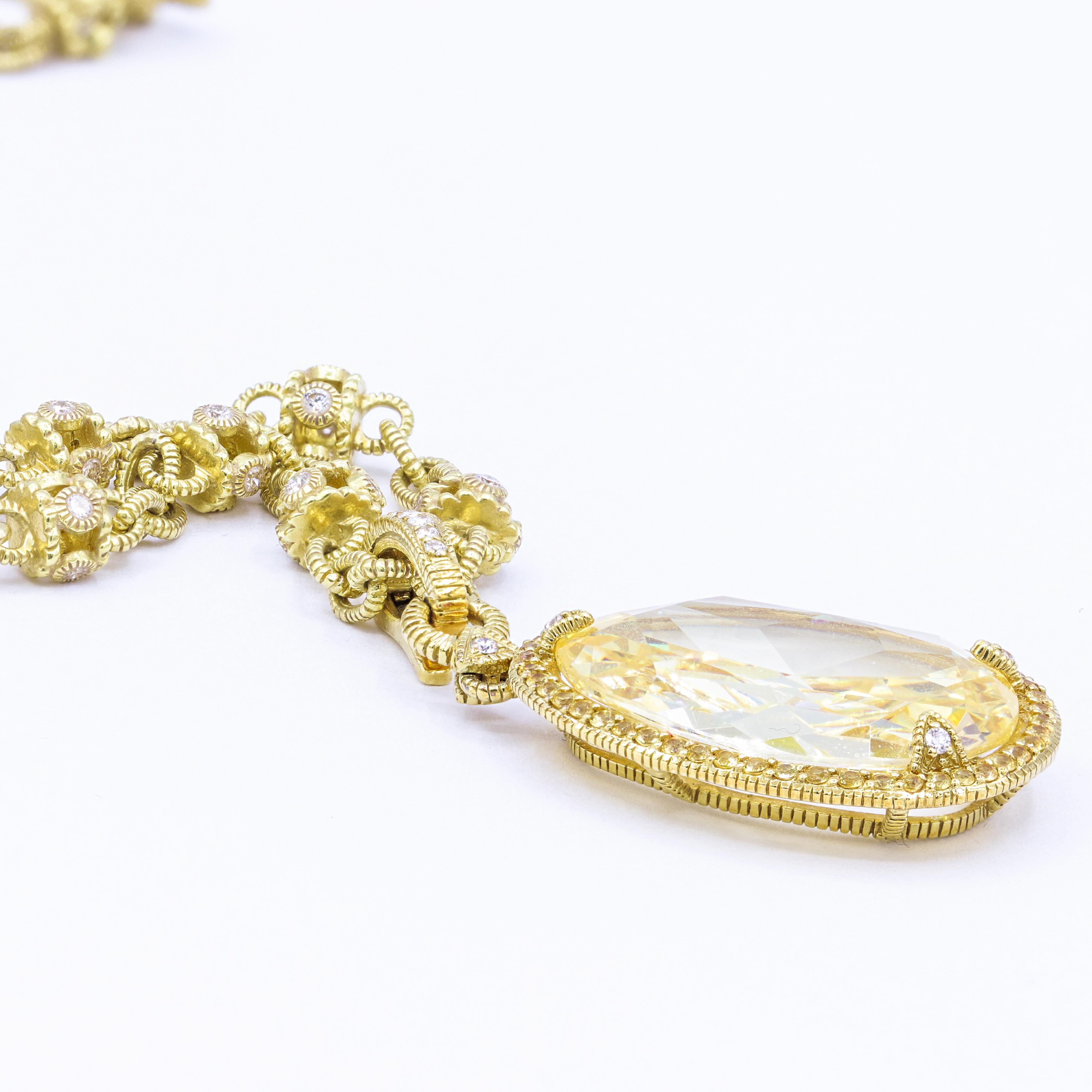Taille ovale Collier pendentif en or jaune avec citrine, diamant et saphir jaune et diamants en vente